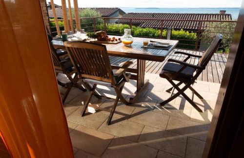 Moniga del Garda Villa | Relax al Porto - 180 degrees of exciting Garda lake views