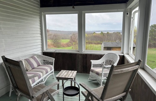 Waldoboro House | Relax and recharge at Cold Comfort Farm on the coast of Maine