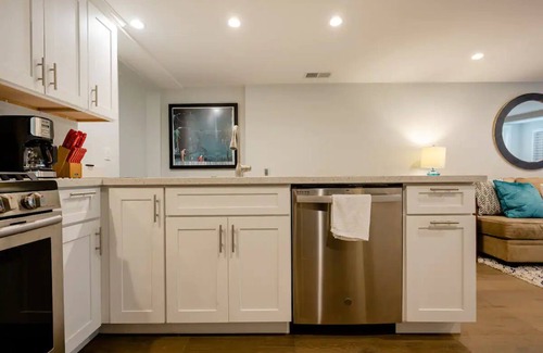 Potrero Hill Condo | Relax and Rejuvenate in Sun Drenched Garden Condo