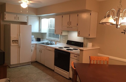 Middletown House | Relax and roam, close to shop and eateries and 1 mile expressway