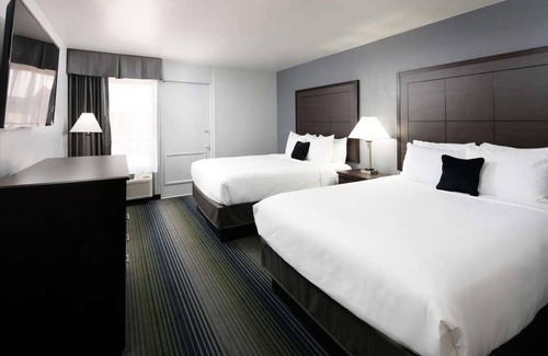 Downtown Tucson Hotel | Relax and Unwind in Downtown Tucson! 4 Kid-friendly Rooms! Outdoor Pool Onsite!