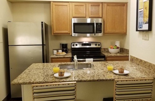 White Station House | Relax and Unwind! Outdoor Pool, Pets Allowed, Near Fire Museum of Memphis!