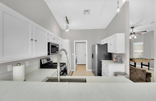 Mission Hills House | Relax at the Hills – Quiet 2 King Beds, 1 Queen bed