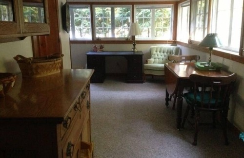 Markesan Cottage | Relax at this Hidden Treasure on the Shore of Green Lake