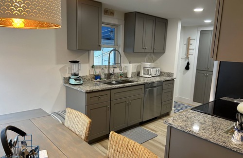 Southern Coast Cottage | Relax by the sea! Four bedroom Saco cottage near Kinney Shores beach
