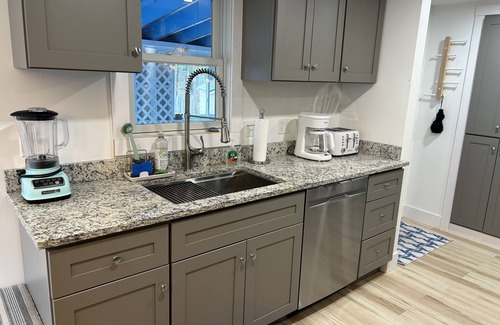 Southern Coast Cottage | Relax by the sea! Four bedroom Saco cottage near Kinney Shores beach