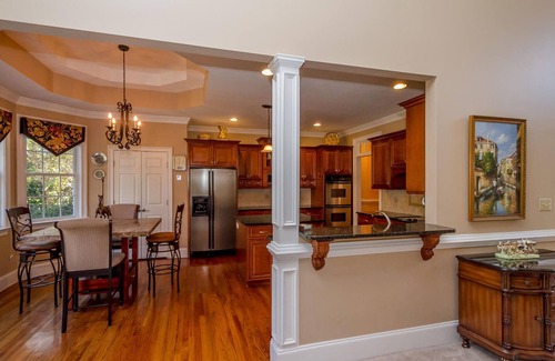 Martinez House | Relax in 5 Bed, 4BA,Gated Golf Com. Home- minutes to National Golf Course