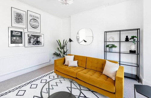 Pontcanna Apartment | Relax In Comfortable & Stylish Pontcanna Apartment, Free Private Parking