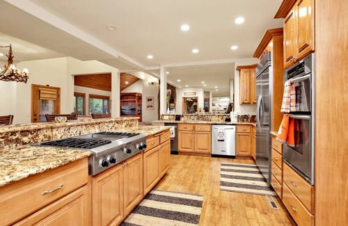 Summit Estates Ski Chalet | Relax in Luxury at The Spa at Winterset - Indoor Hot Tub - Sauna - Games