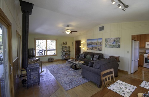 Mountain Club Cabin | Relax in our cozy 3-bedroom, 2-bath home in the pines near Whiskey Row - 8 min.