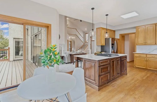 Eden Prairie House | Relax in Style in Huge House with Comfort – Perfect Short-Term Stay