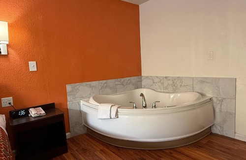 Summit Station Hotel | Relax Inn by OYO Columbus OH I 70