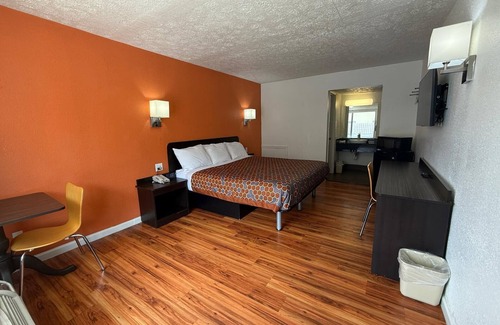 Summit Station Hotel | Relax Inn by OYO Columbus OH I 70
