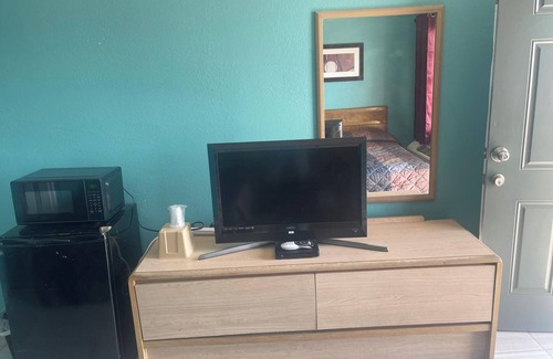 Clinton Hotel | Relax Inn