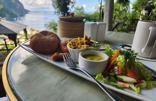 Soufriere Hotel | Relax on a sea view w/breakfast | Queen Size Bed