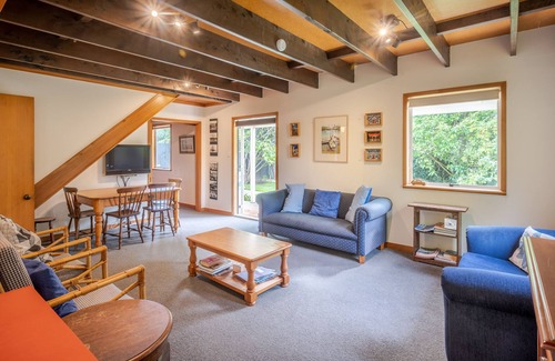 Akaroa House | Relax on Rue Jolie – Akaroa Holiday Home