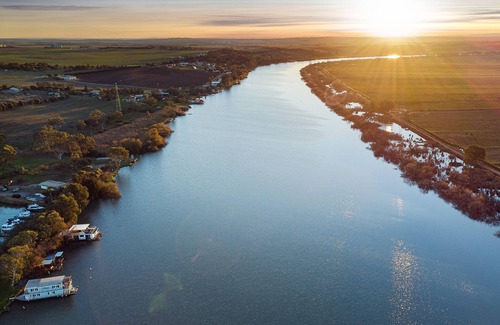Seymour Boat Rental | Relax on the decks & watch the world float by