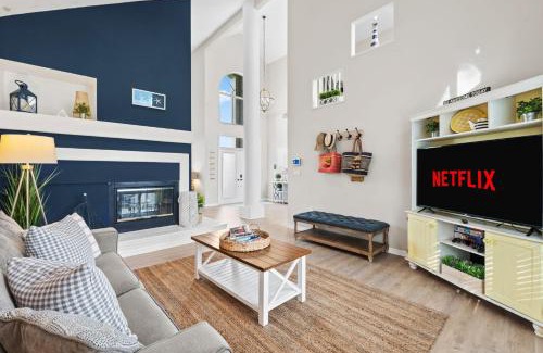 Trailer Estates House | Relax & Play Luxe 3 BR Escape w Pool & Games
