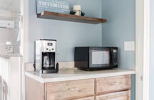 Oatmeal Cabin | RELAX | Quiet Waterfront Cove | Flat Creek Winery