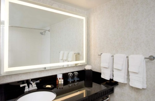Seybold Hotel | Relax & Unwind! 4 Friendly Units Pool, Close to Miami Cruise Ship Terminals!