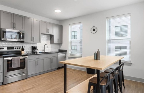 East Walnut HIlls Apartment | Relax & Unwind—Stylish Stay in Cincy’s Heart