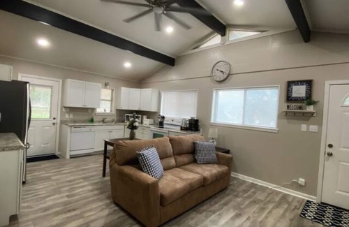 Bandera Cottage | Relax with family and friends at this peaceful, Texas hill country cottage.