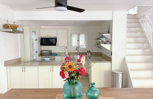 Markesan House | Relax with the whole family at this sweet lakefront cottage on big Green Lake.