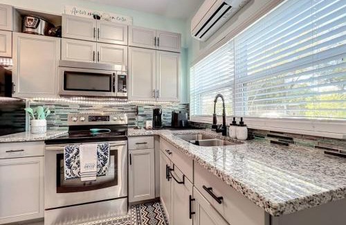 Dover Shores West House | Relax & Work 1br By Park Wi-fi Kitchen