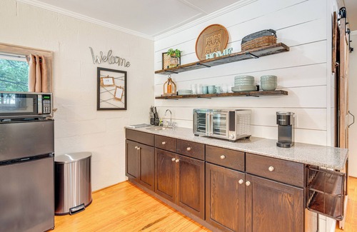 Greer Apartment | Relax & Work: Scenic Greer Cottage w/Office Setup