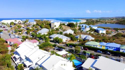 Bellevue House | Relaxation 100 m from Orient Bay