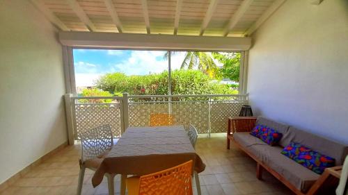 Bellevue House | Relaxation 100 m from Orient Bay