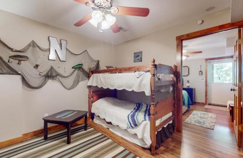 Flat Hollow Marina House | RelaxAwhile Cabins-HideAway Hollow