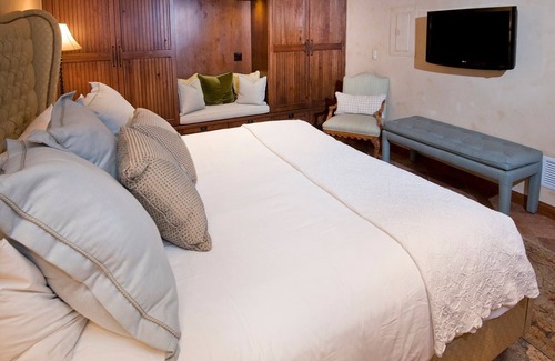 Vail Hotel | Relaxing 1 Bedroom Condo with Premium Amenities by RedAwning - Save 20% on 7+ Nights!