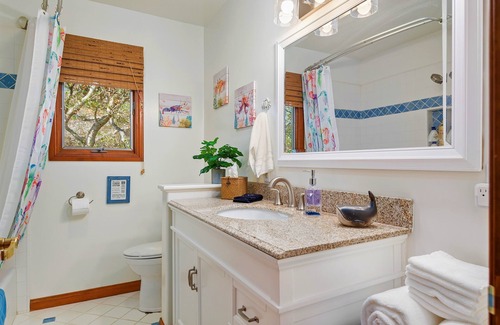 Toro Canyon House | Relaxing 3 bedroom House w/hot tub & 8ft pool table - 5 minutes from beach