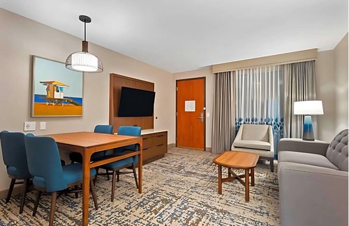 Anaheim Resort Hotel | Relaxing Anaheim Suites with Pool - 3 Units Perfect for Families & Explorers