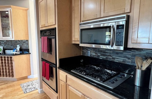 Atascadero House | Relaxing and Inviting Home, 2 Prime Suites, seasonally heated pool on 2.5 acre.