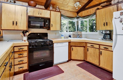 Sugarloaf Cabin | Relaxing and Serene Forested Family Retreat with Private Hot Tub