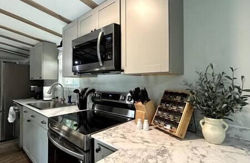 Thomson House | Relaxing Cabin Near Raysville