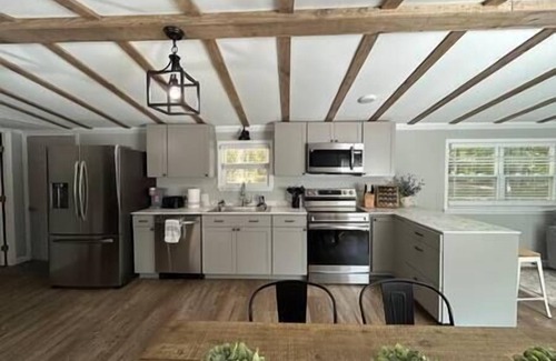 Thomson House | Relaxing Cabin Near Raysville