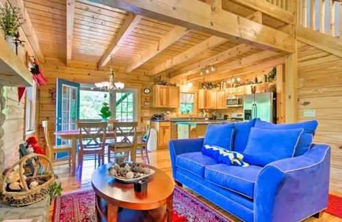The Peaks at Lake Lure Cabin | Relaxing Cozy 2 Bedroom Cabin in Lake Lure