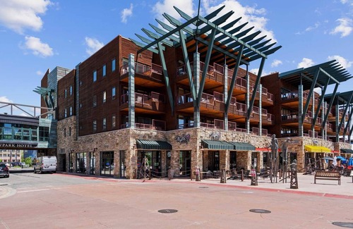 Kimball Junction Condo | Relaxing Fireplace | Hot Tub Access | Walk to Dining, Shops, Activities