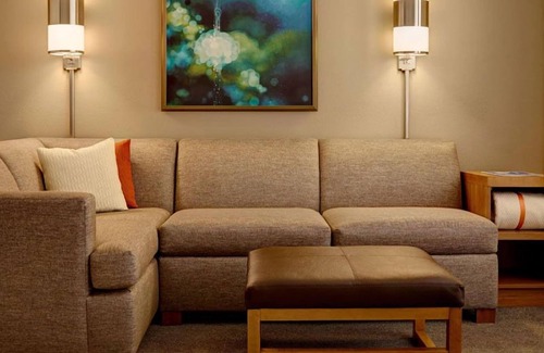 Austin Hotel | Relaxing Getaway! Swimming Pool, FREE Parking, Near LBJ Presidential Library!