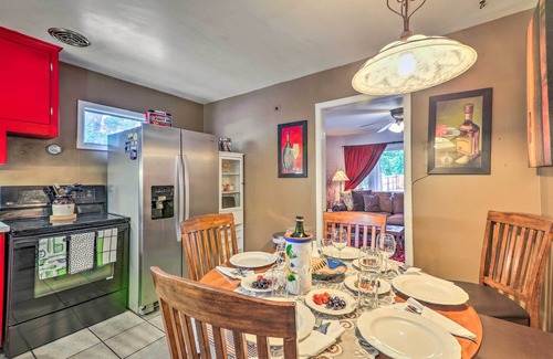 Golden House | Relaxing Golden Getaway w/Grill < 1 Mi to Town!