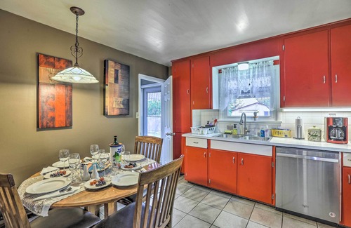 Golden House | Relaxing Golden Getaway w/Grill < 1 Mi to Town!