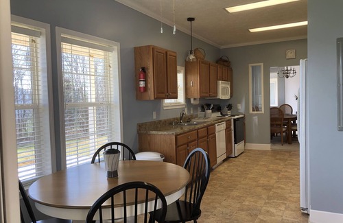 Altamont House | Relaxing home in Linville Falls - Doe Hill Retreat