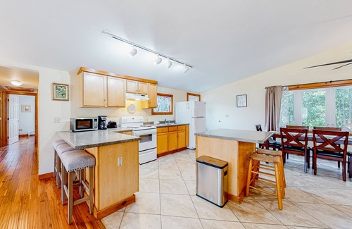 South Burlington House | Relaxing home with gas grill, washer/dryer, TV, kitchenette - close to mall