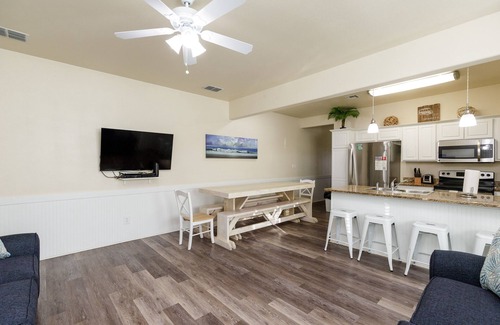 Corpus Christi House | Relaxing Island Escape w/a Heated Pool, Private Patio, and Close to the Beach