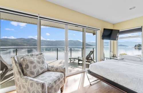 Celista Cottage | Relaxing Lake Escape ~ Waterfront ~ Scenic Views