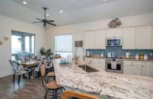 New Orleans East Area House | Relaxing lake house 30 minutes from downtown New Orleans
