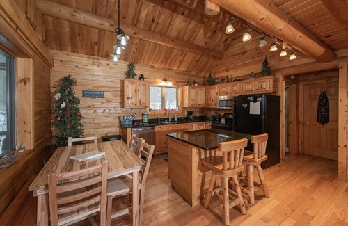 Jay Cabin | Relaxing Log Cabin Retreat minutes from Whiteface